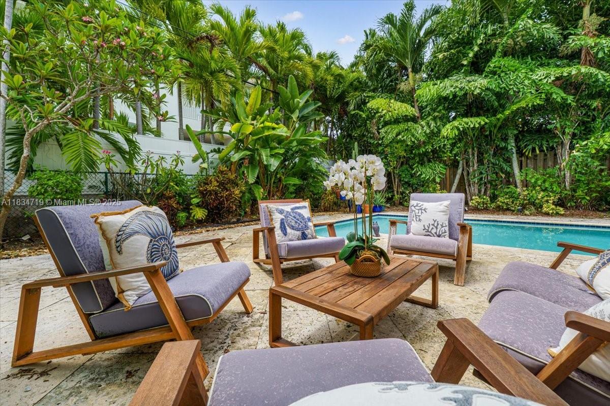 435 Ridgewood Rd Key Biscayne, FL 33149