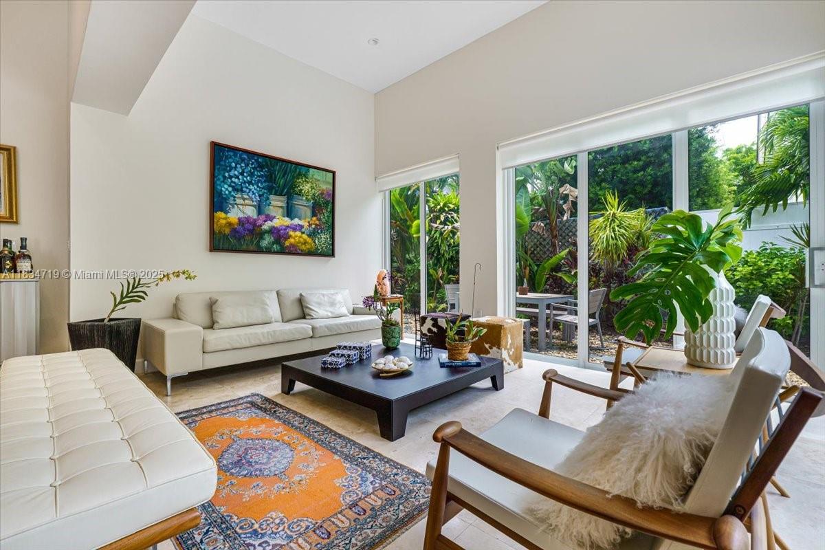 435 Ridgewood Rd Key Biscayne, FL 33149