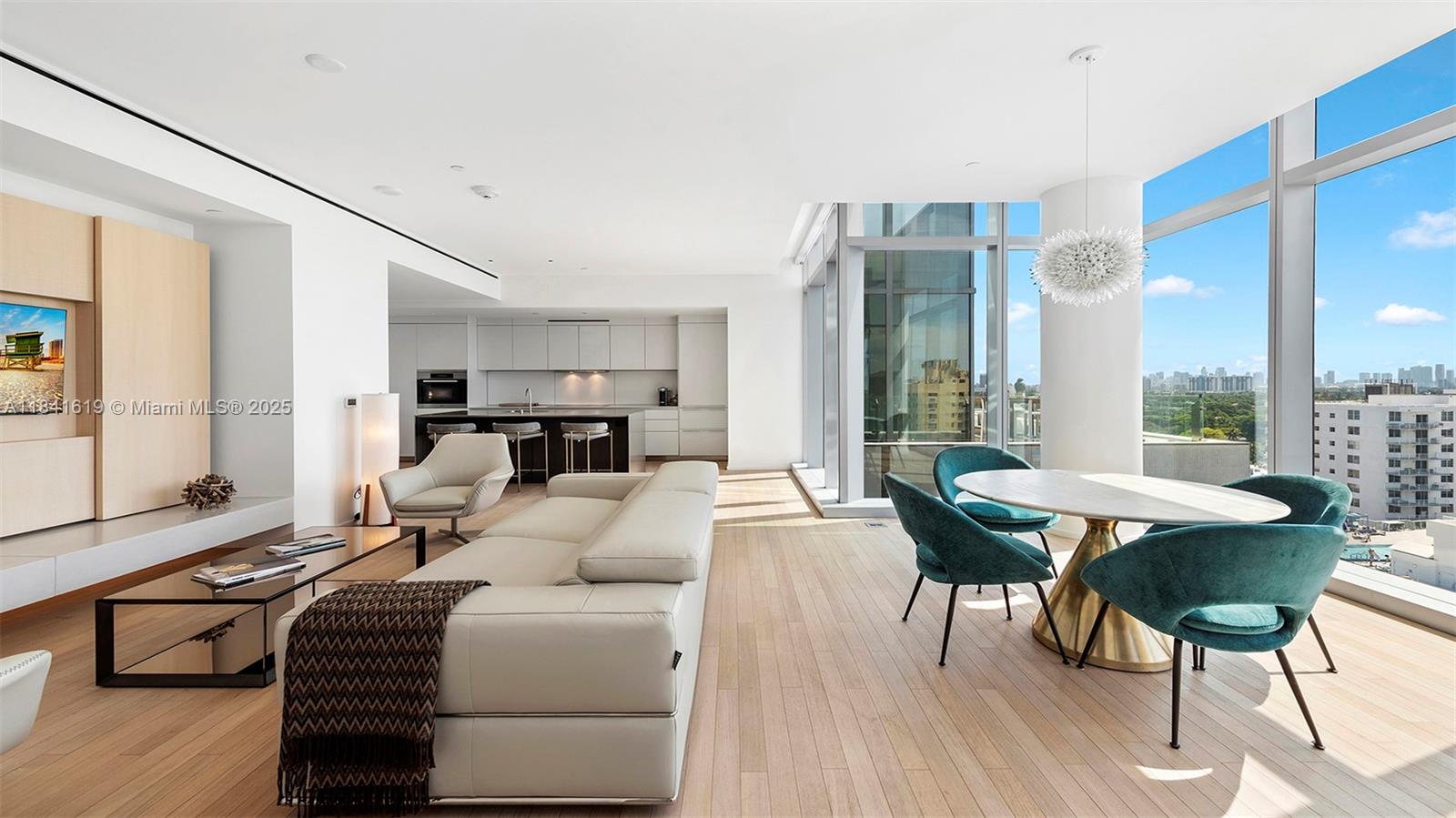 2901 Collins Ave #1403