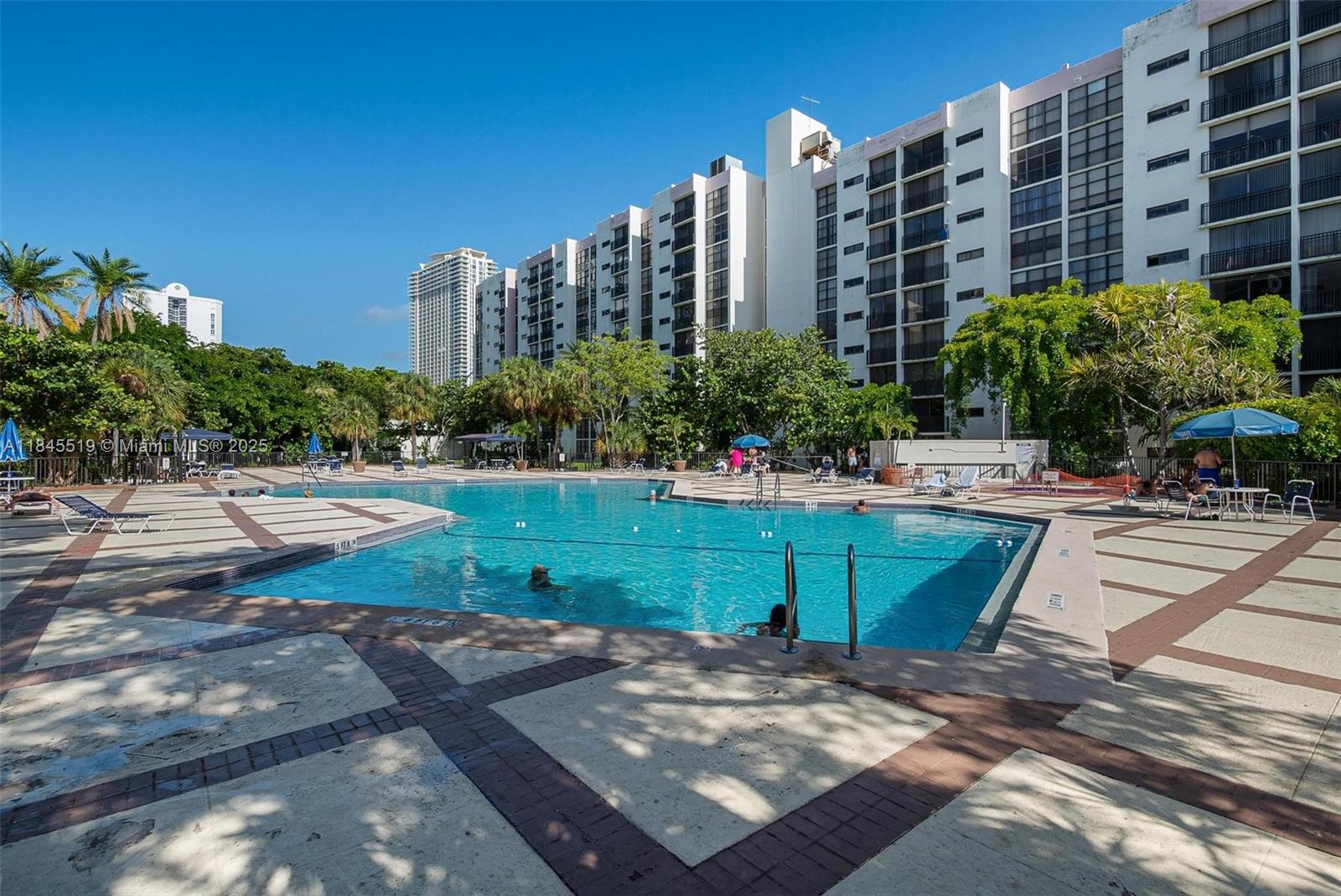 16909 N Bay Rd #305