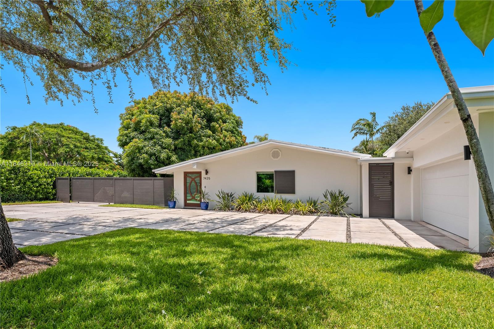 7425 SW 139th Ter Palmetto Bay, FL 33158