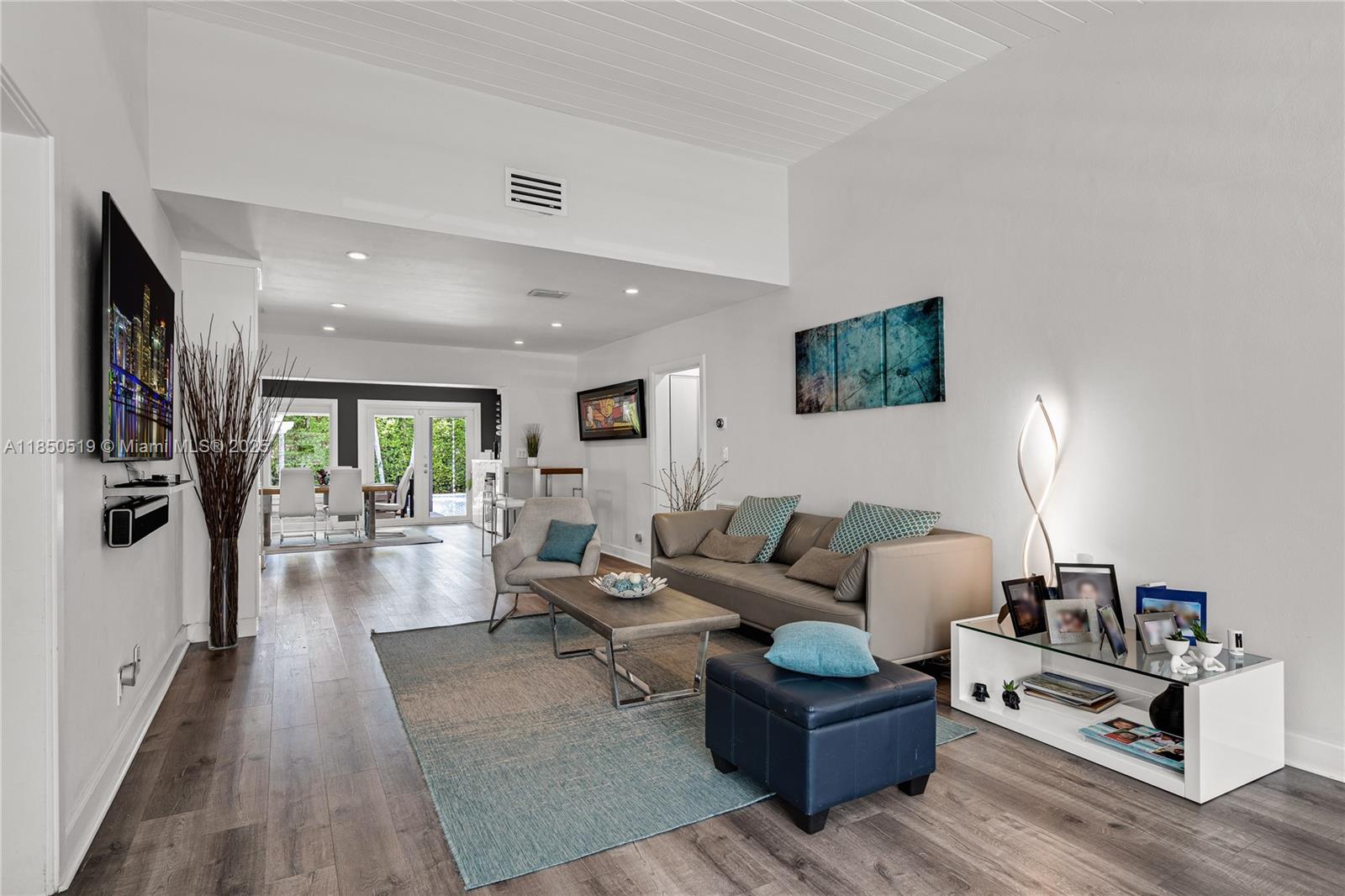 525 Lakeview Dr Miami Beach, FL 33140