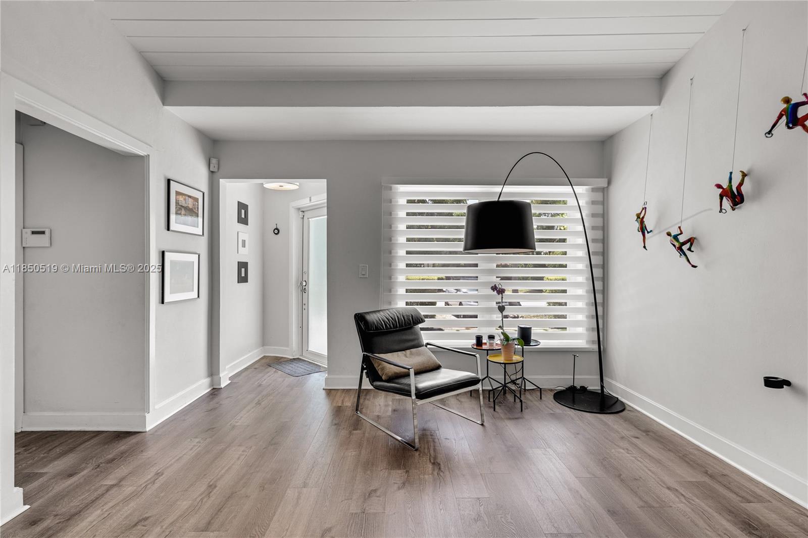 525 Lakeview Dr Miami Beach, FL 33140