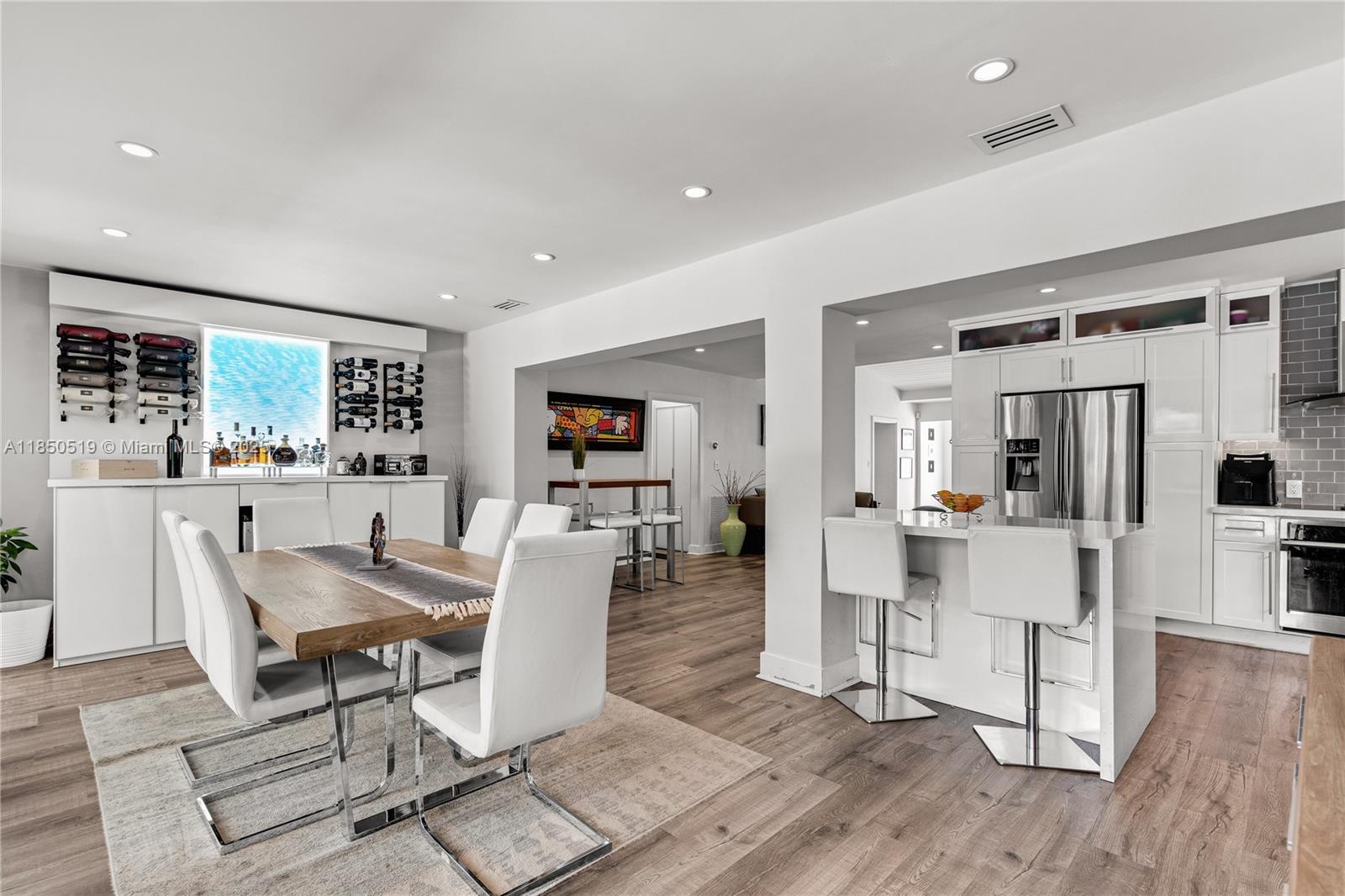 525 Lakeview Dr Miami Beach, FL 33140