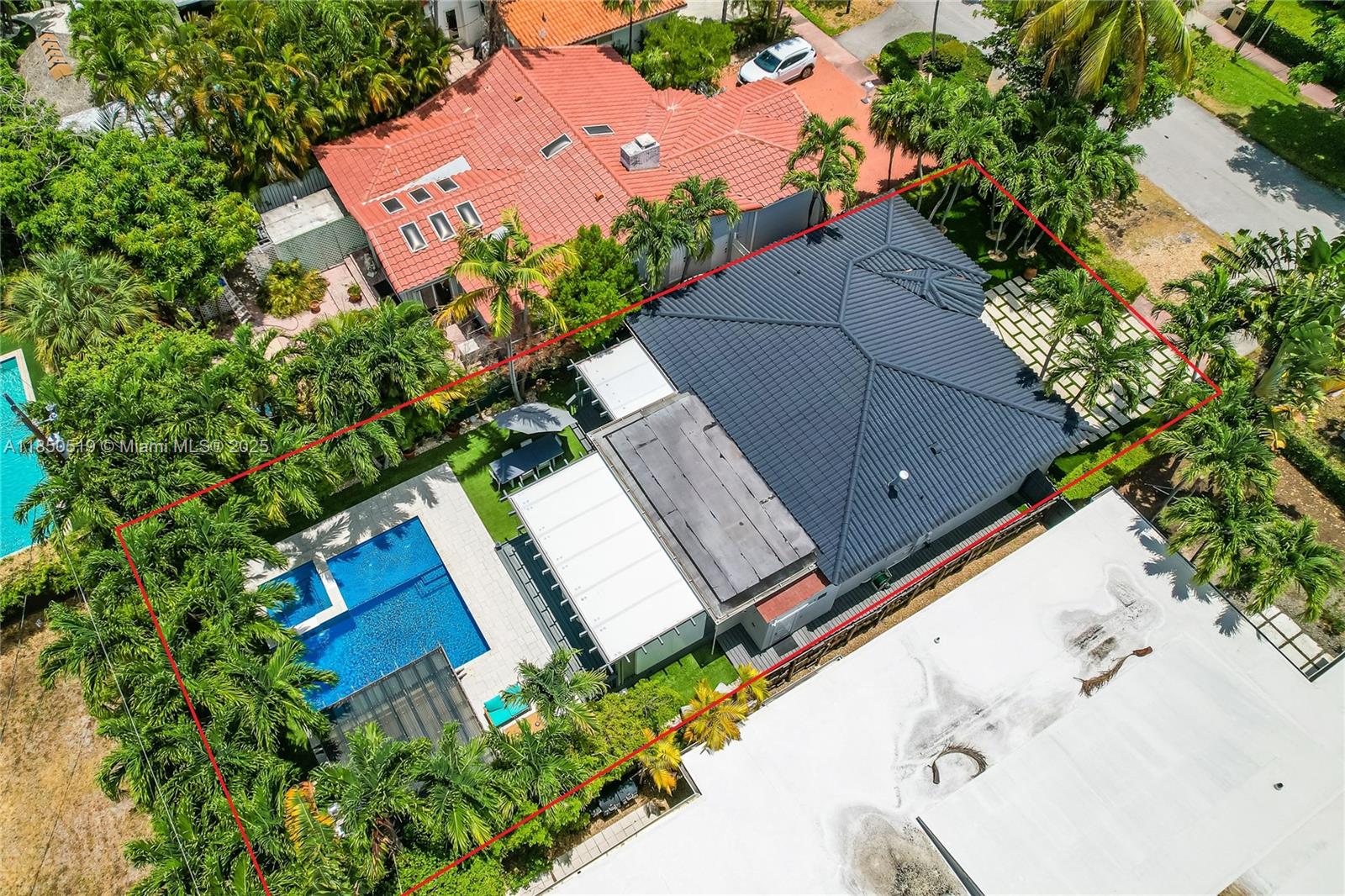 525 Lakeview Dr Miami Beach, FL 33140