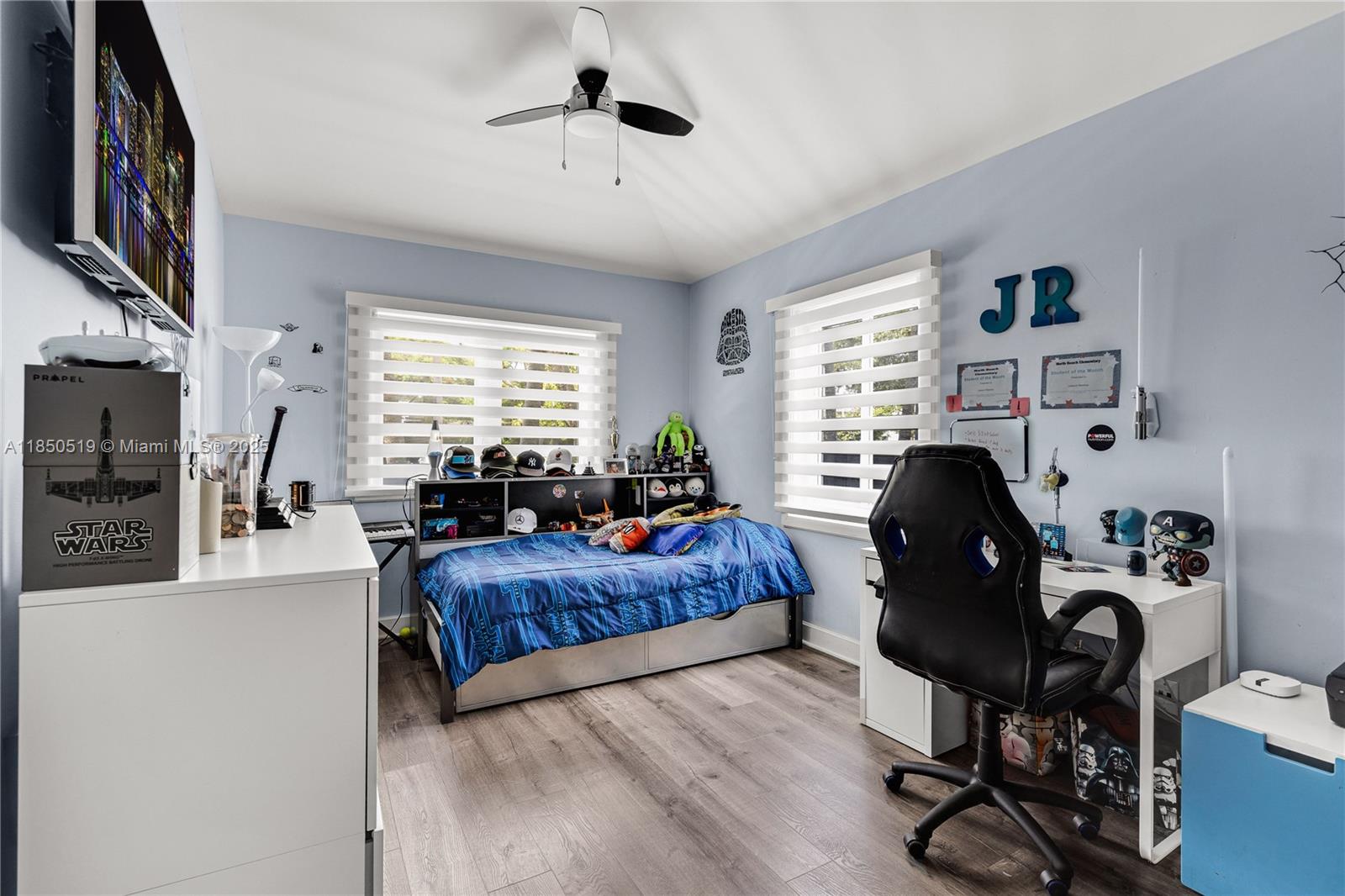 525 Lakeview Dr Miami Beach, FL 33140