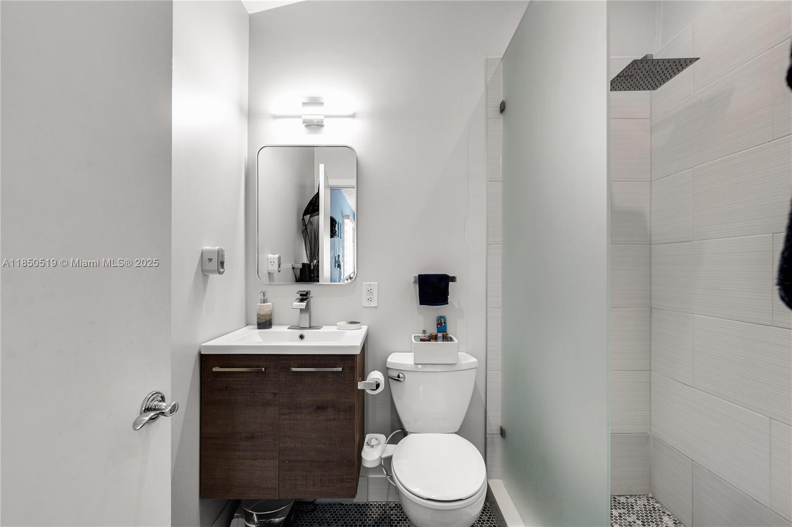 525 Lakeview Dr Miami Beach, FL 33140