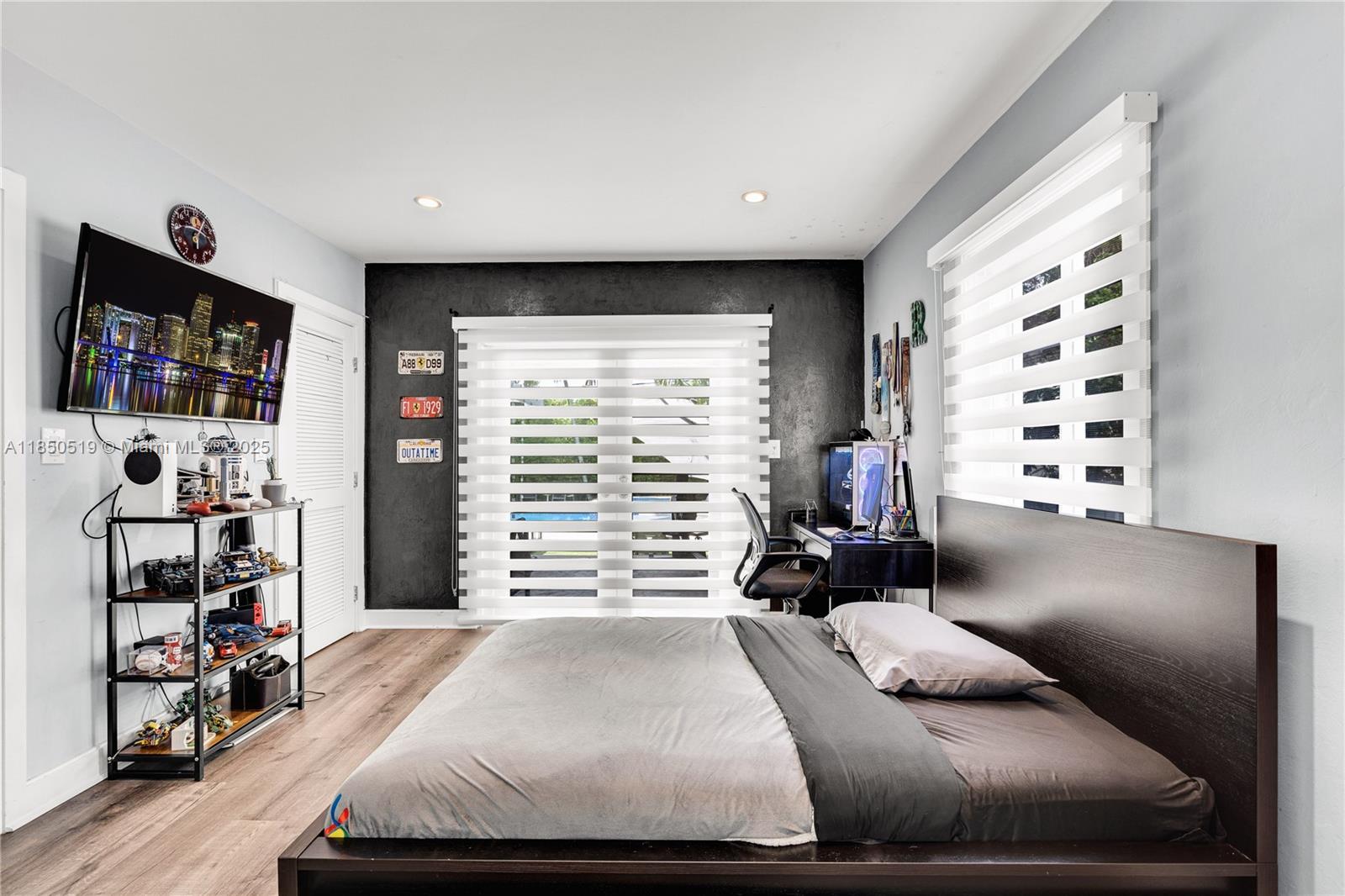 525 Lakeview Dr Miami Beach, FL 33140