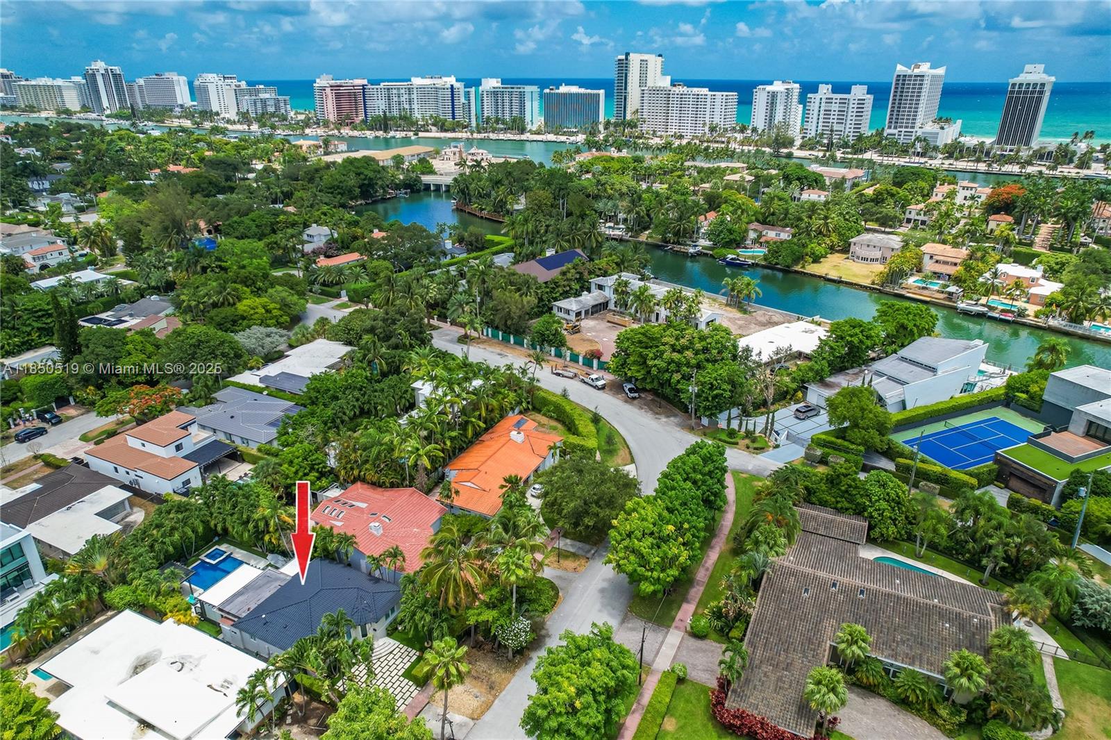 525 Lakeview Dr Miami Beach, FL 33140