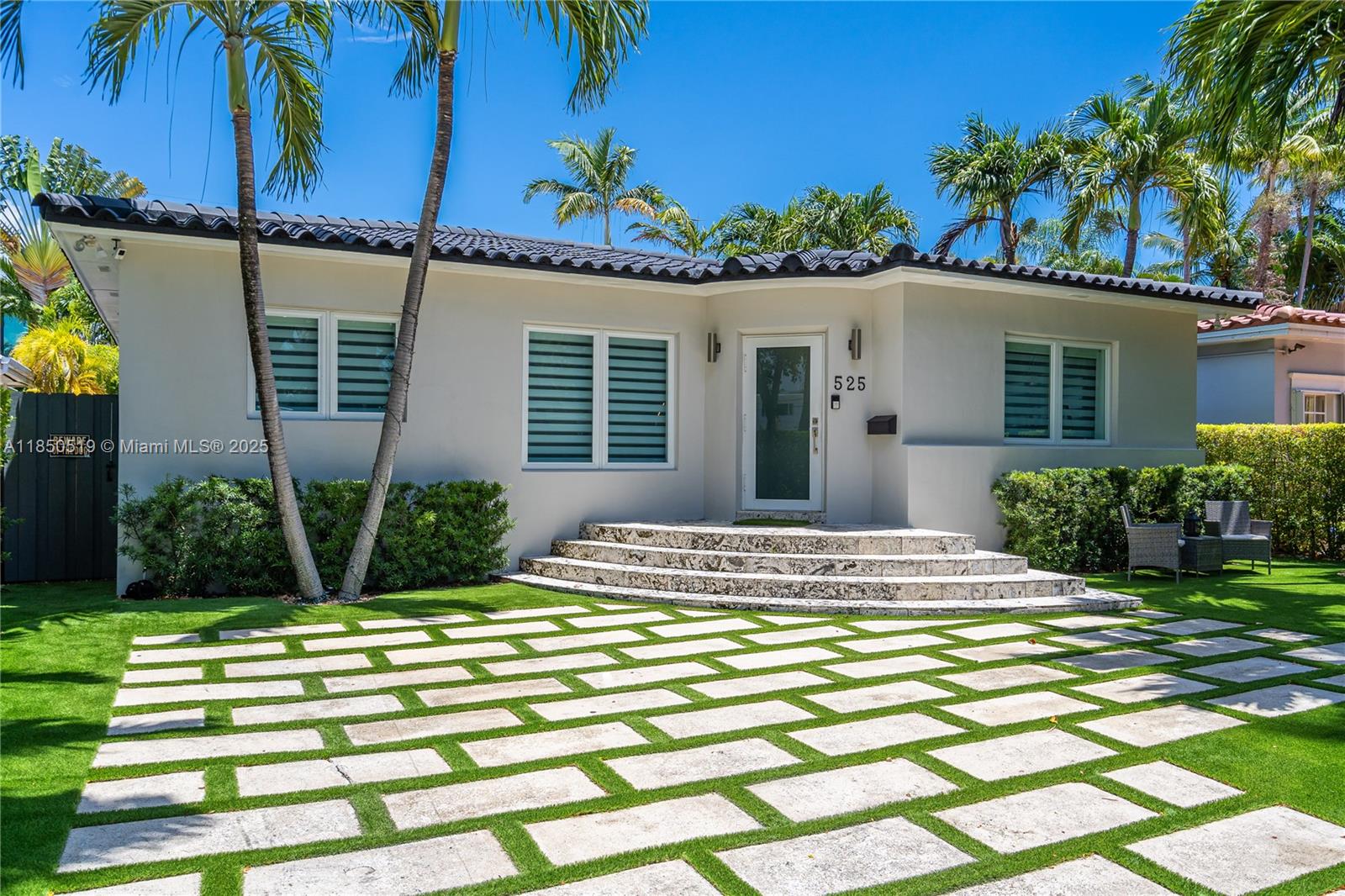 525 Lakeview Dr Miami Beach, FL 33140