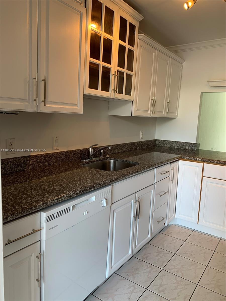 251 Galen Dr #204E Key Biscayne, FL 33149