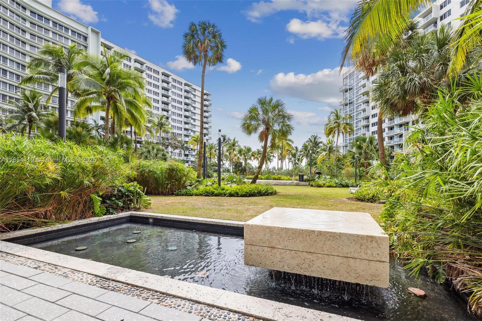 image Flamingo South Beach I Co25