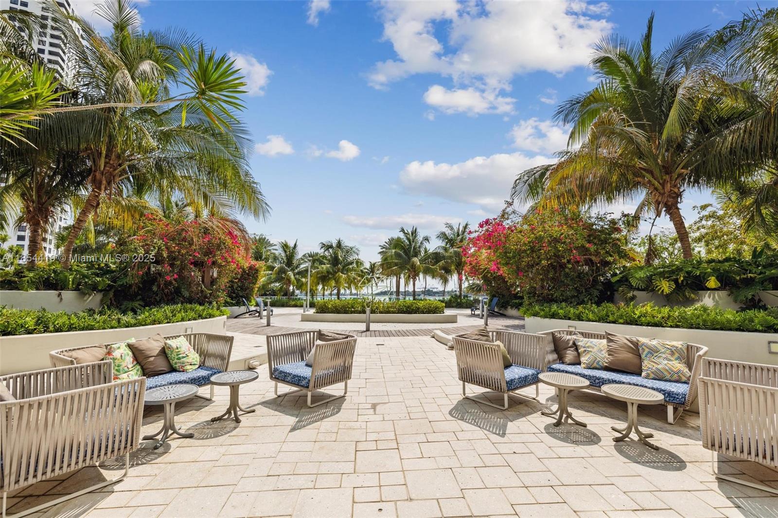 image Flamingo South Beach I Co28