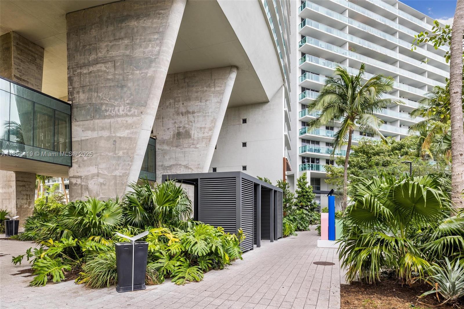 image Flamingo South Beach I Co30