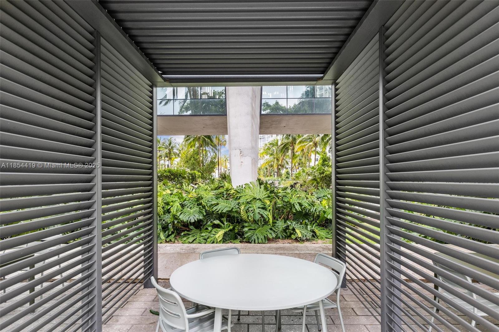 image Flamingo South Beach I Co31