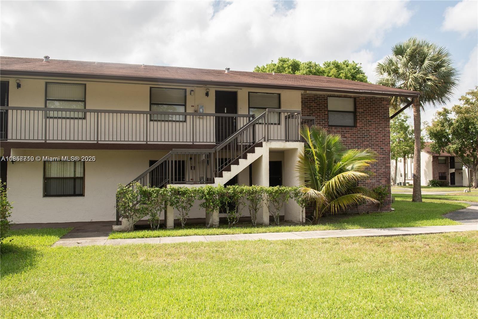 6040 Shakerwood Cir #208