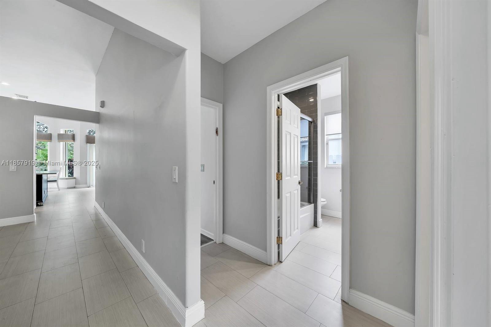 5323 SW 34th Way Hollywood, FL 33312