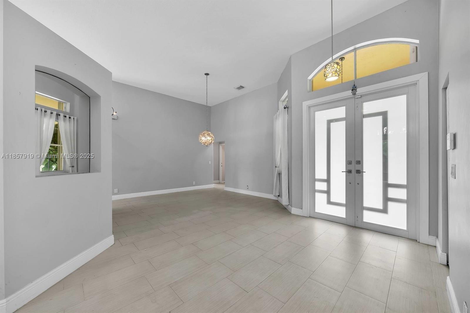 5323 SW 34th Way Hollywood, FL 33312