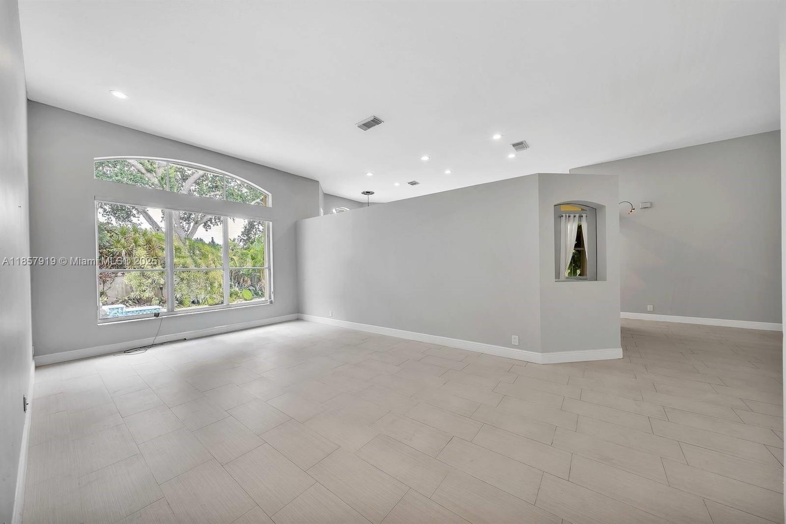 5323 SW 34th Way Hollywood, FL 33312