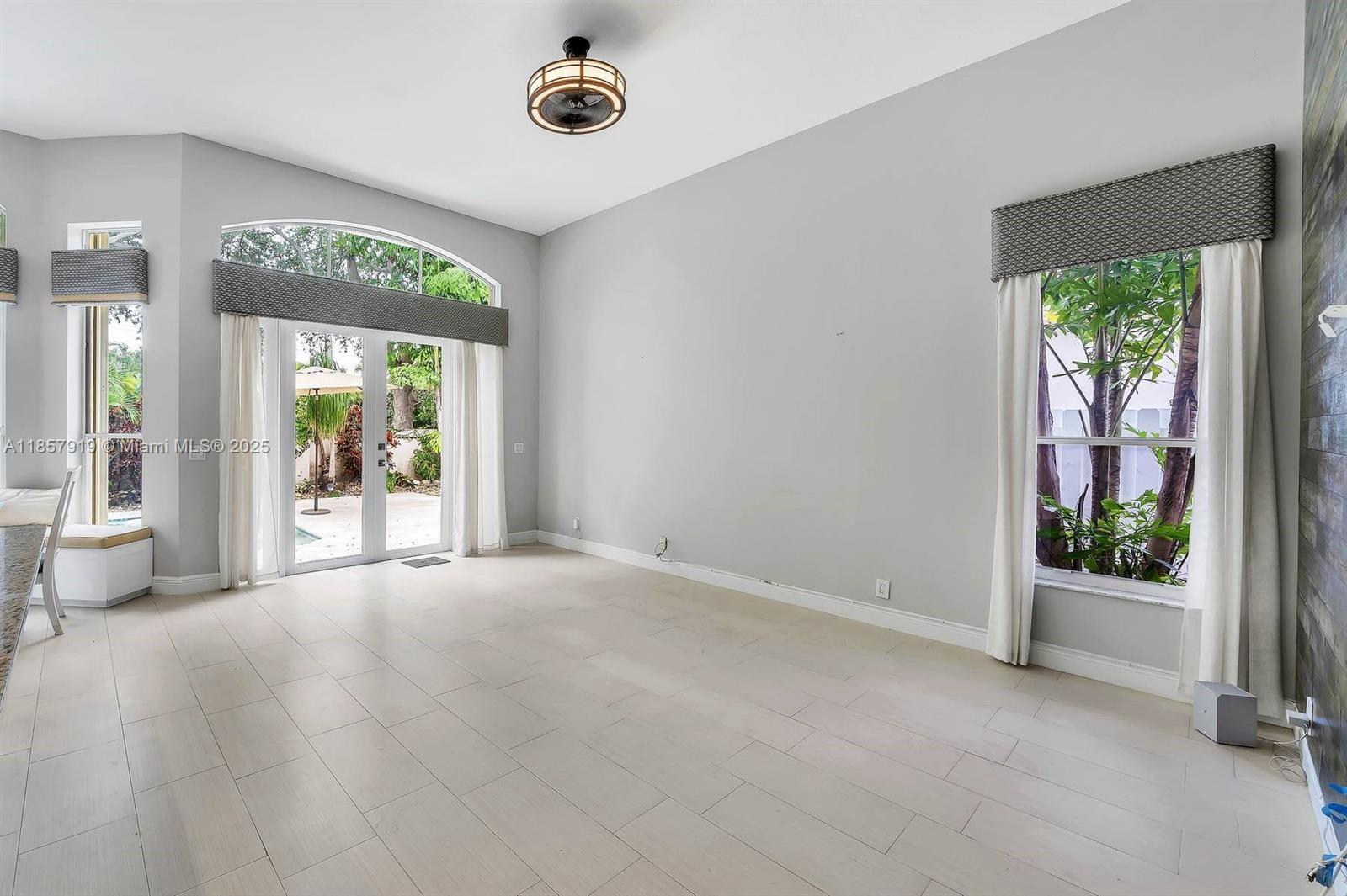 5323 SW 34th Way Hollywood, FL 33312