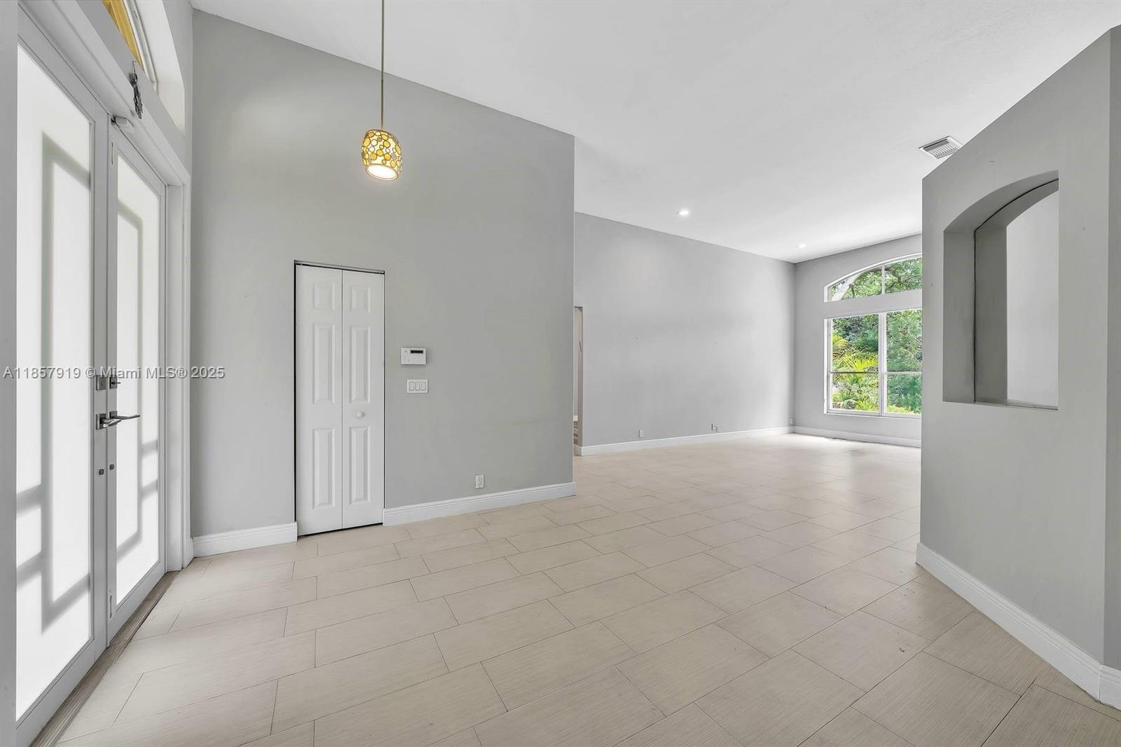 5323 SW 34th Way Hollywood, FL 33312