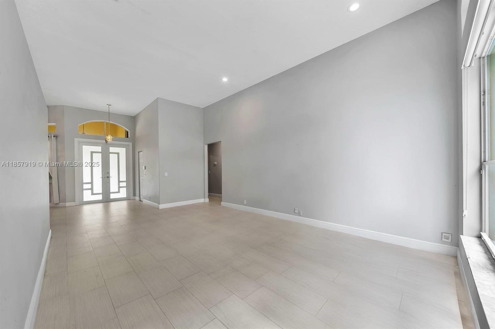 5323 SW 34th Way Hollywood, FL 33312