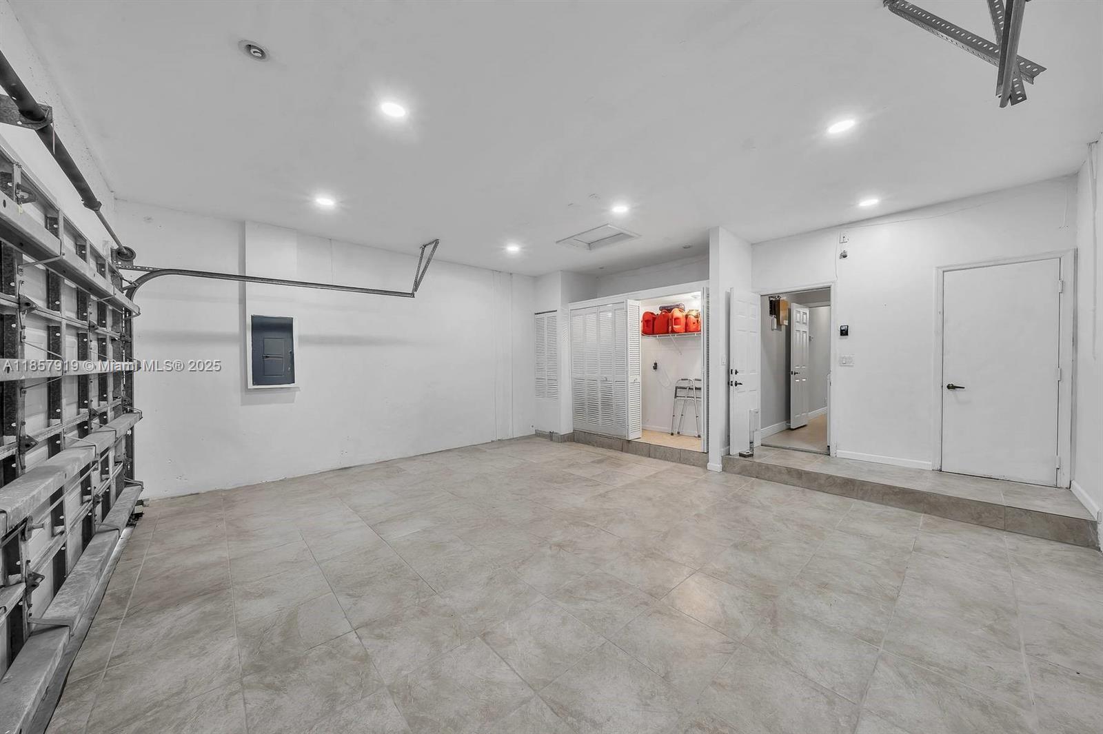 5323 SW 34th Way Hollywood, FL 33312