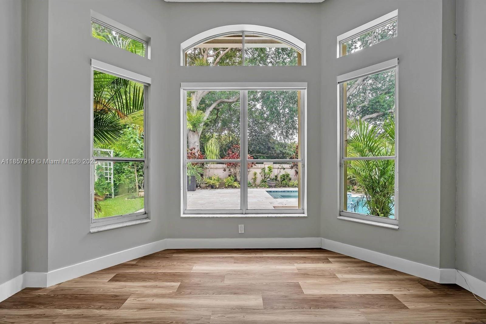 5323 SW 34th Way Hollywood, FL 33312