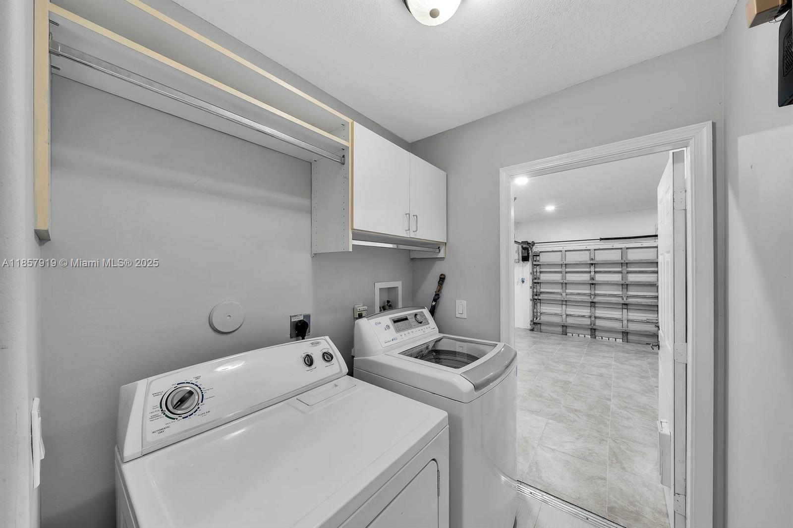 5323 SW 34th Way Hollywood, FL 33312