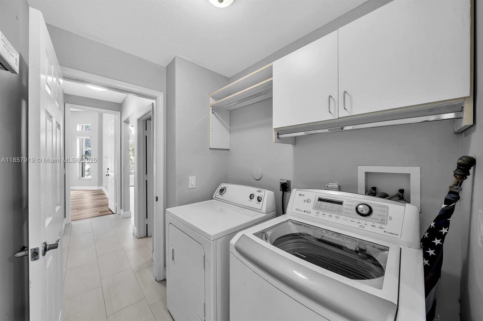 5323 SW 34th Way Hollywood, FL 33312