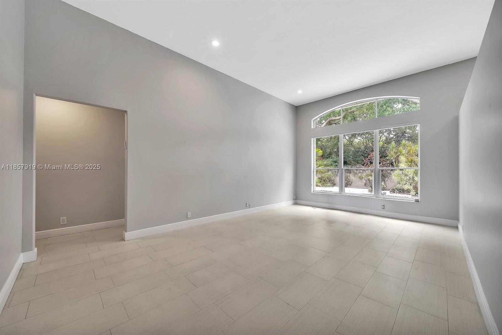 5323 SW 34th Way Hollywood, FL 33312