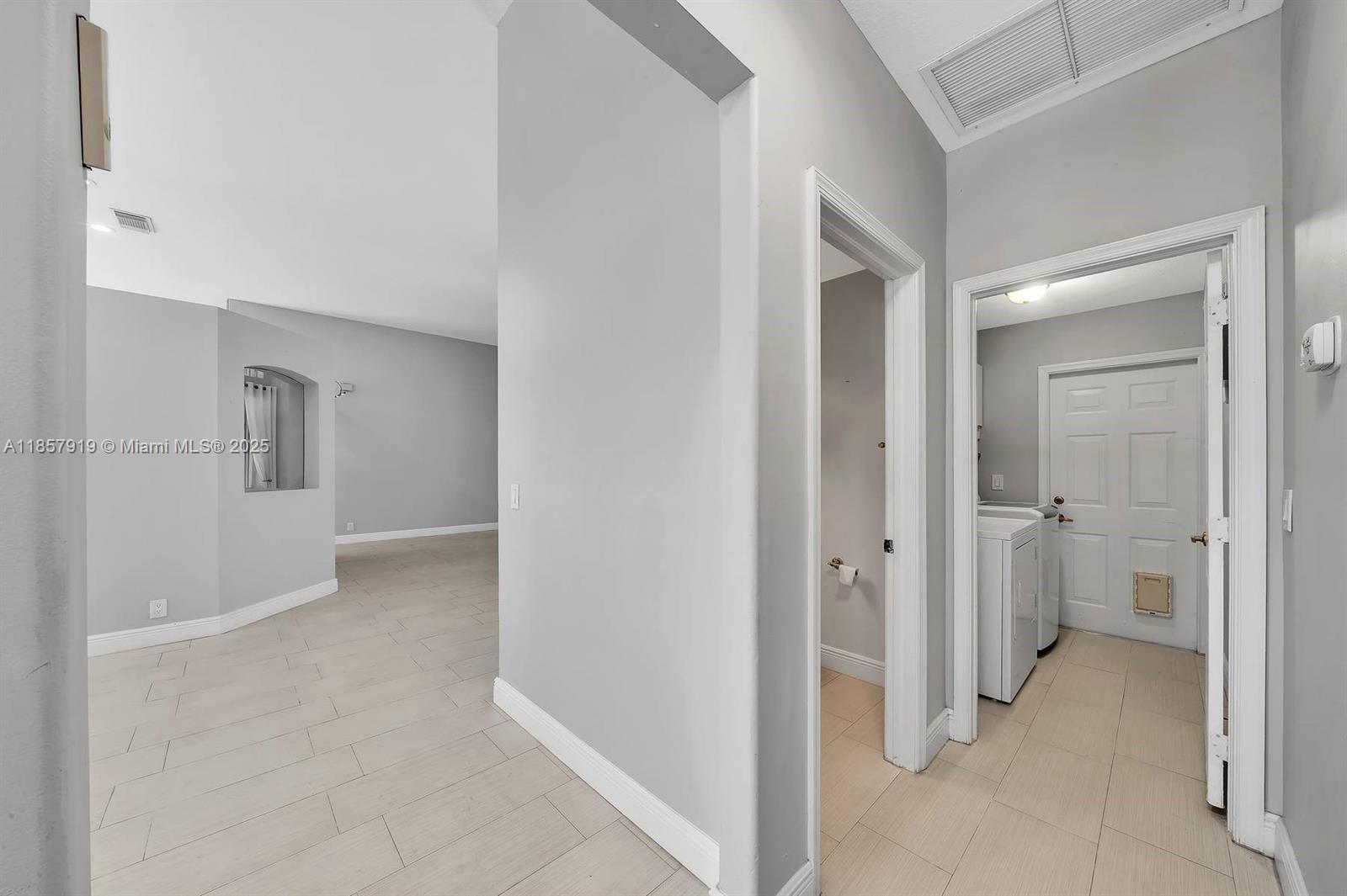 5323 SW 34th Way Hollywood, FL 33312