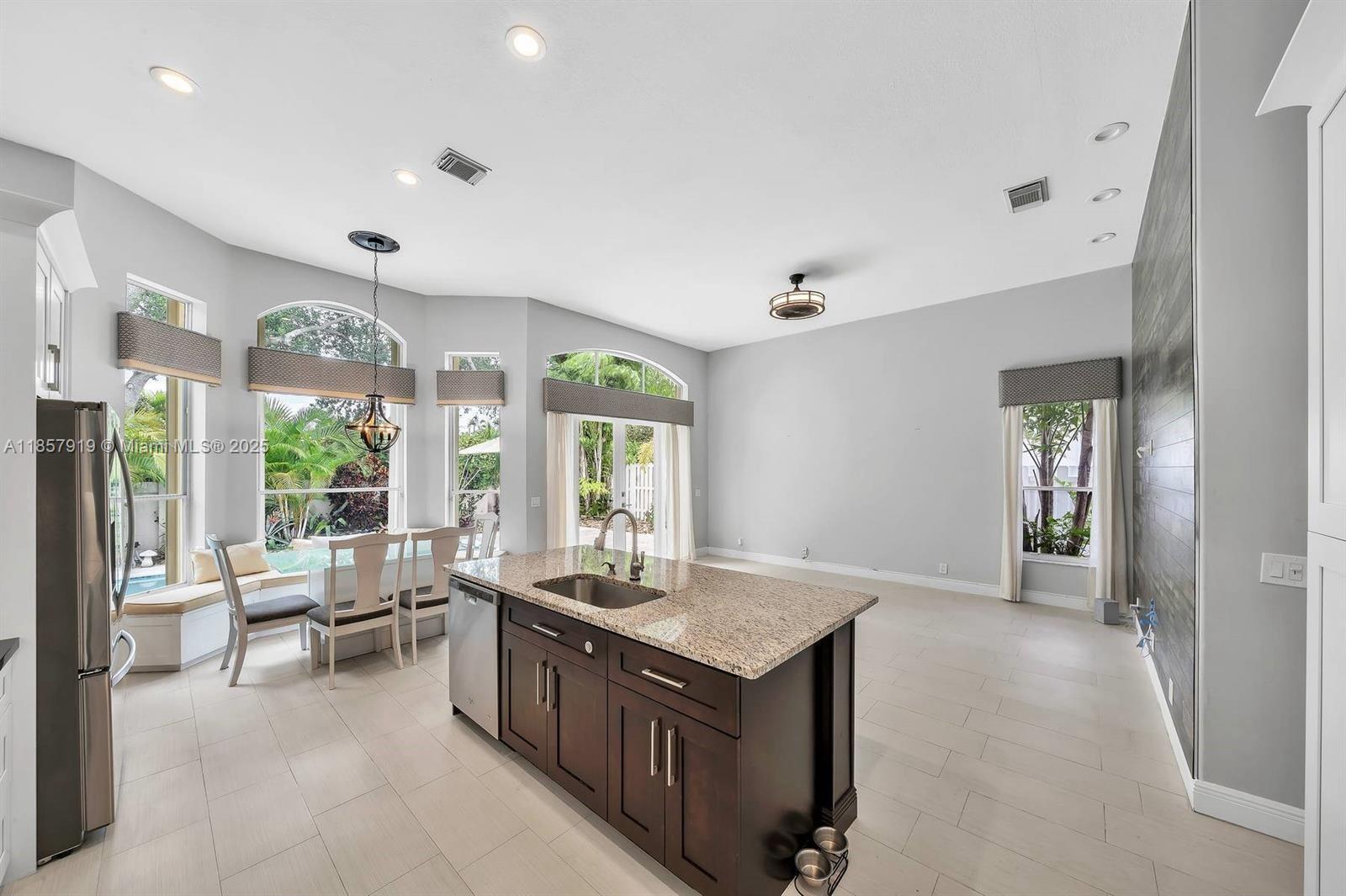 5323 SW 34th Way Hollywood, FL 33312