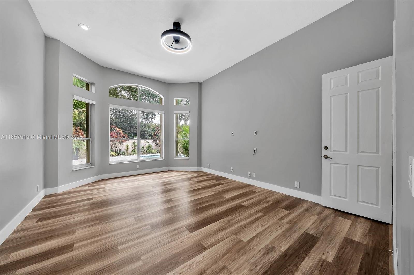 5323 SW 34th Way Hollywood, FL 33312