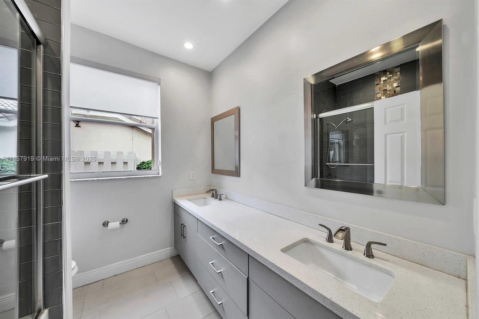 5323 SW 34th Way Hollywood, FL 33312