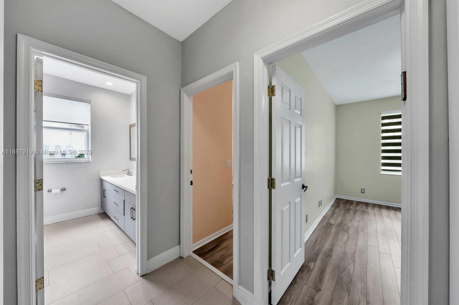 5323 SW 34th Way Hollywood, FL 33312