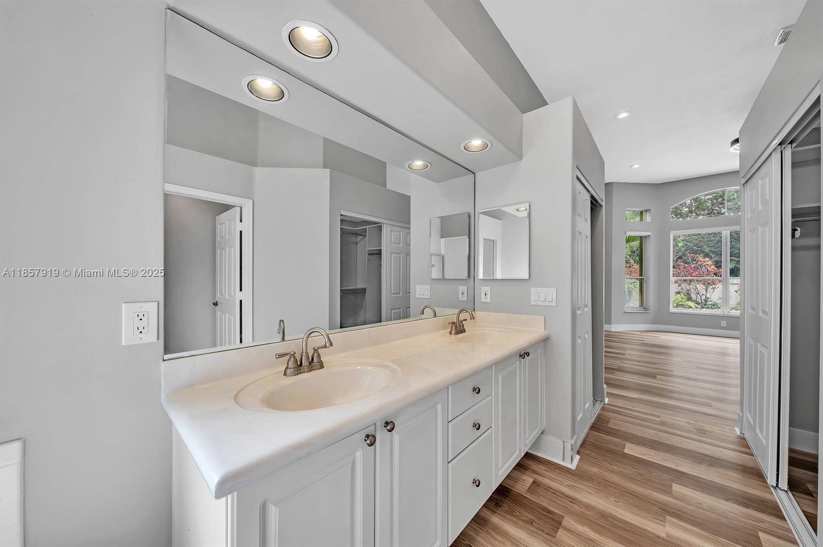 5323 SW 34th Way Hollywood, FL 33312