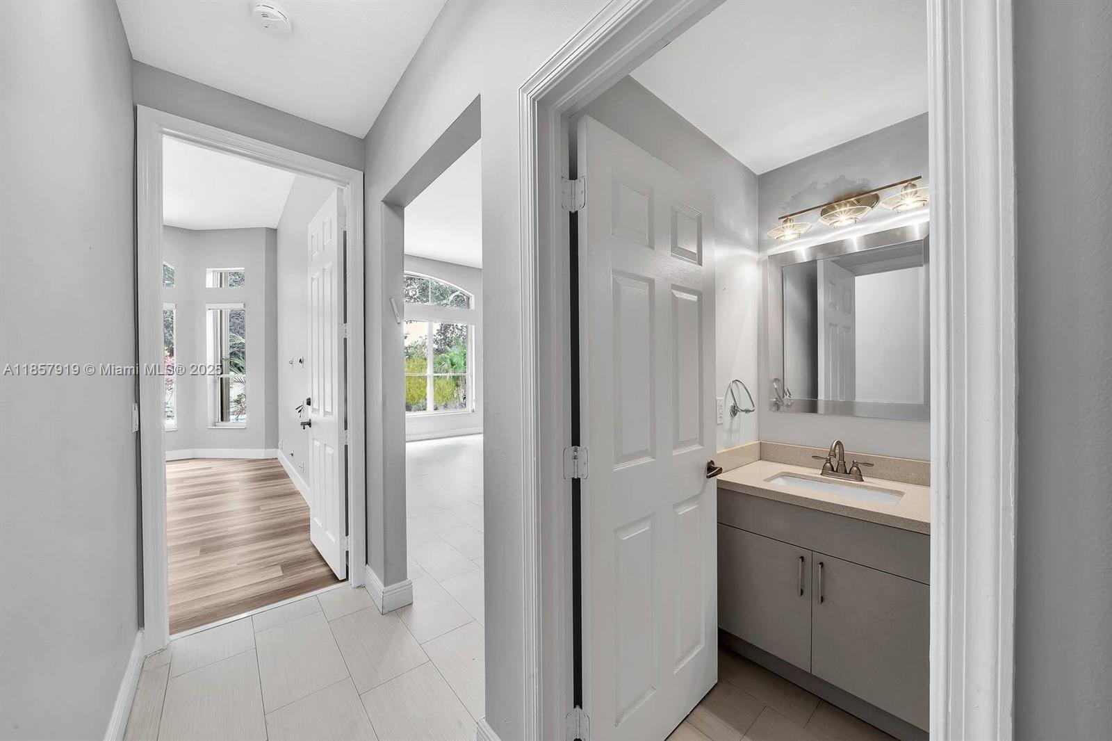 5323 SW 34th Way Hollywood, FL 33312