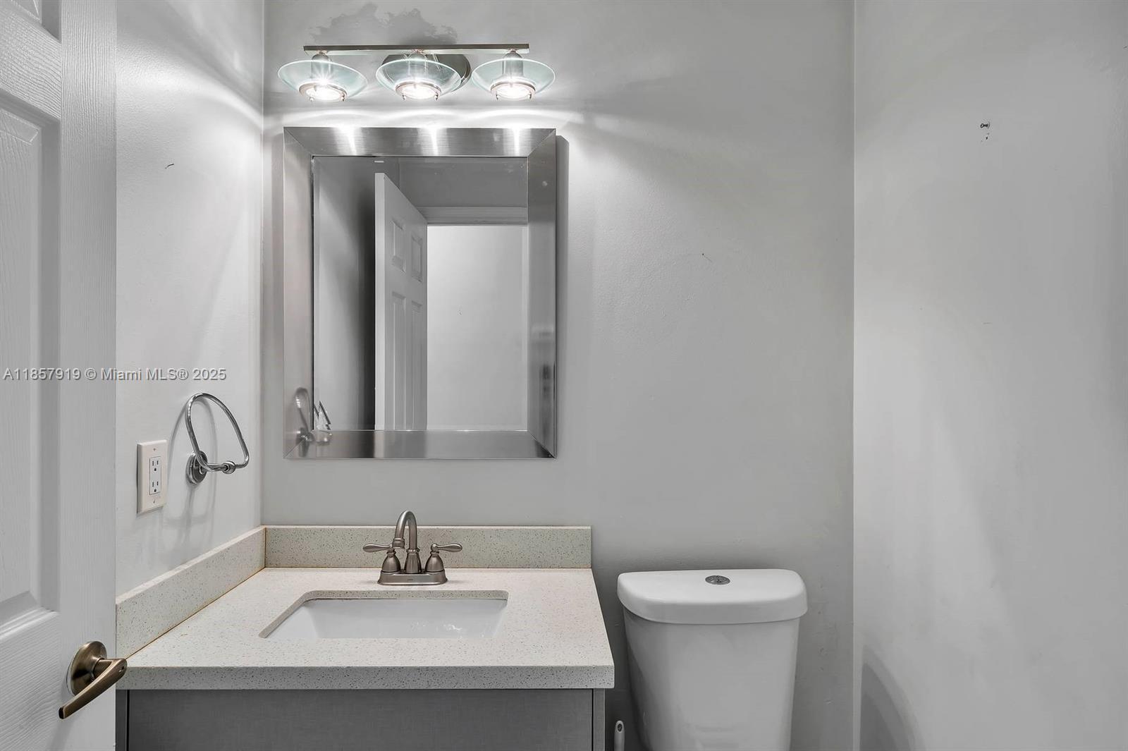 5323 SW 34th Way Hollywood, FL 33312