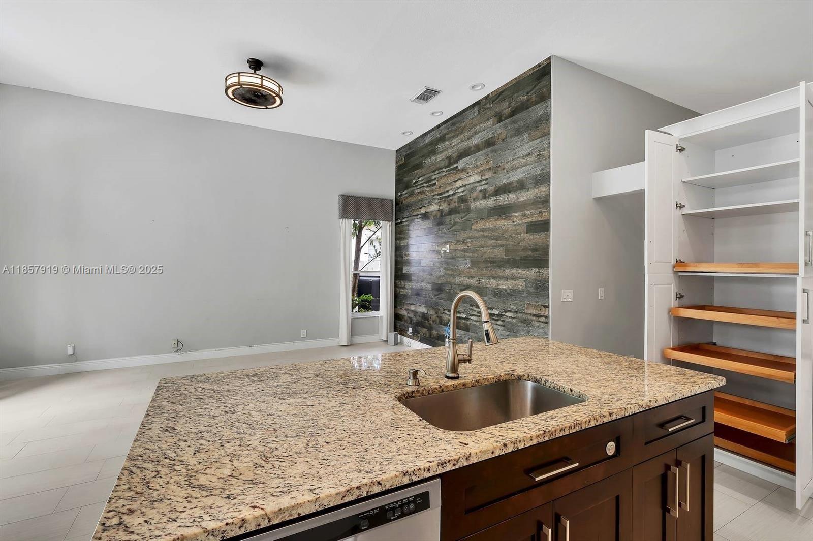 5323 SW 34th Way Hollywood, FL 33312