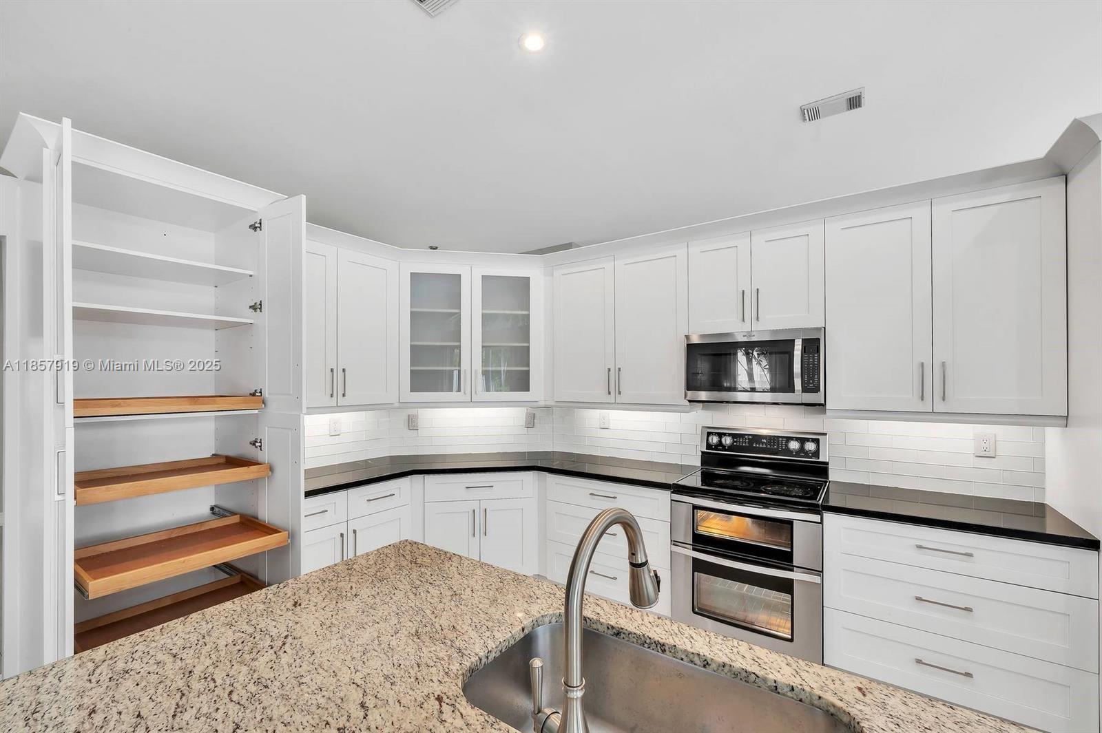 5323 SW 34th Way Hollywood, FL 33312