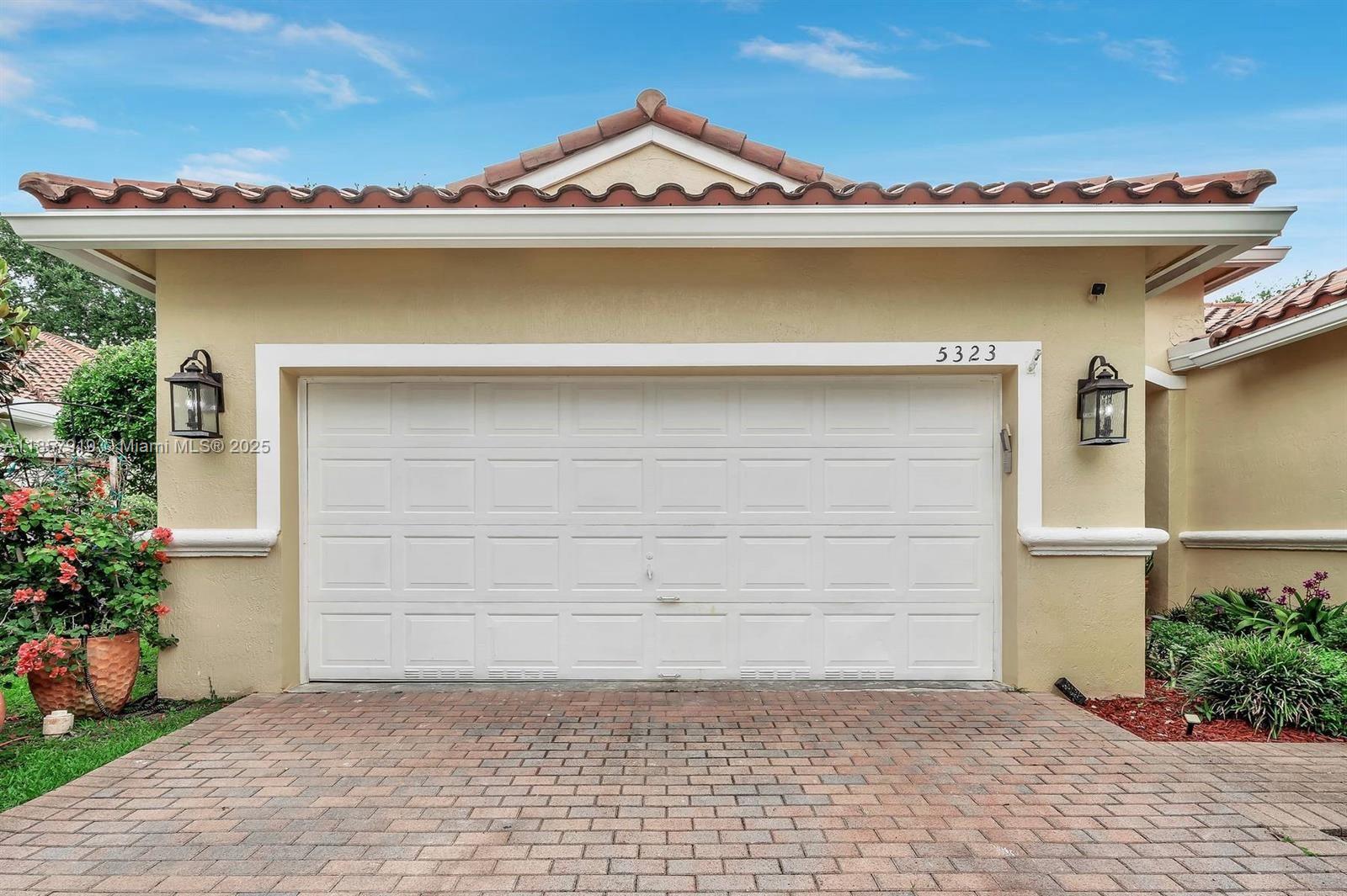 5323 SW 34th Way Hollywood, FL 33312