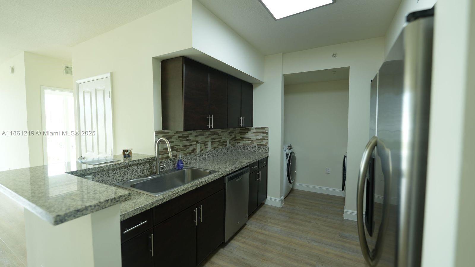 987 SW 37th Ave #808