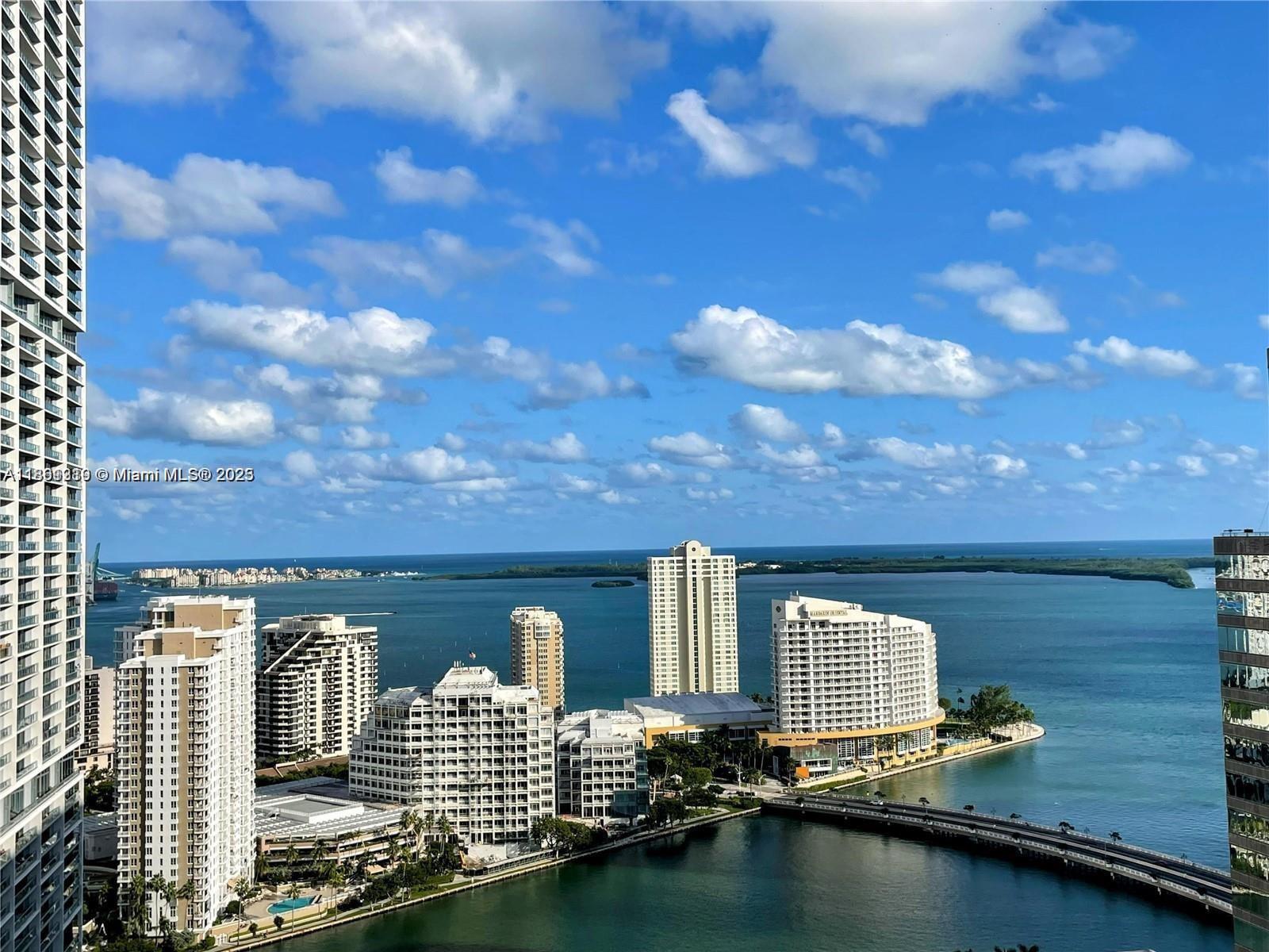 image 500 Brickell East Condo1