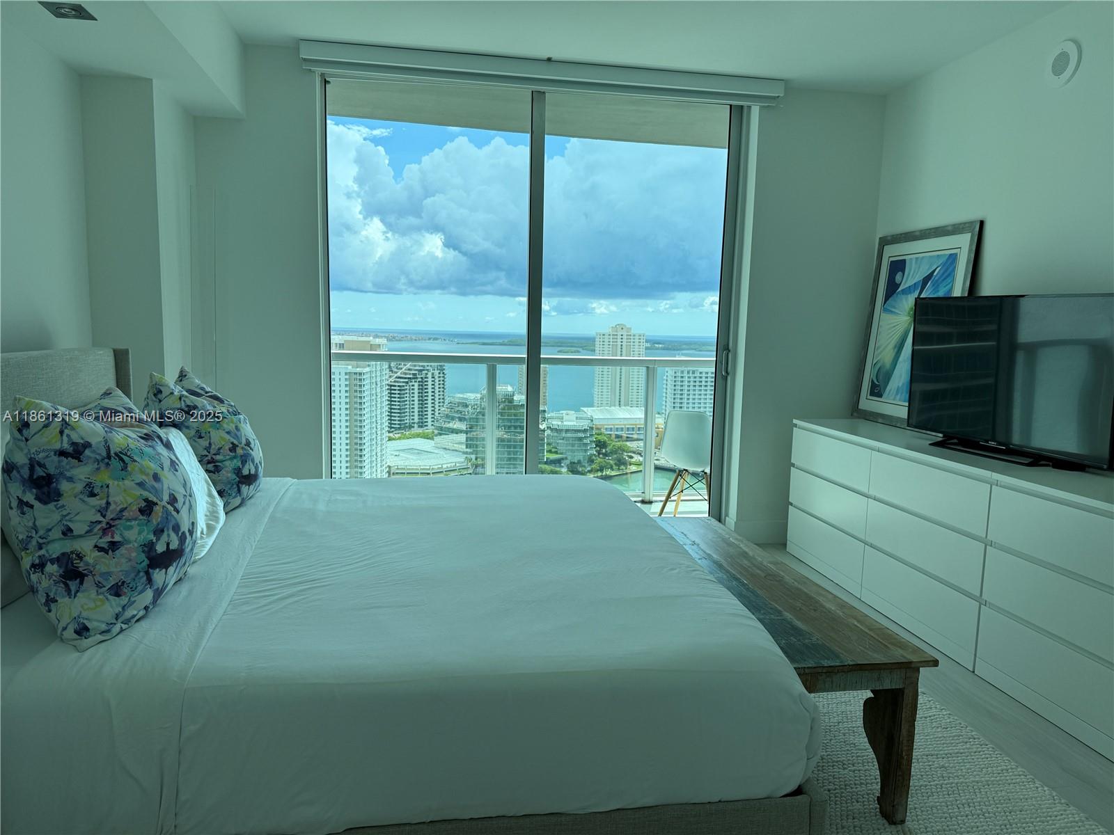 image 500 Brickell East Condo2