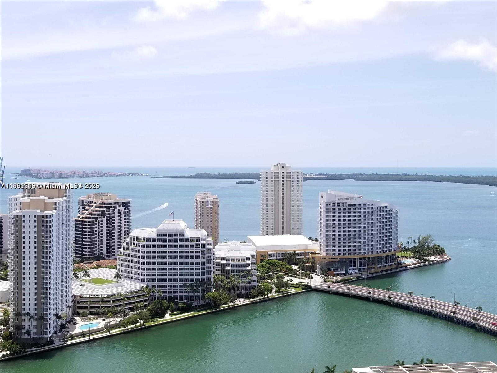image 500 Brickell East Condo3