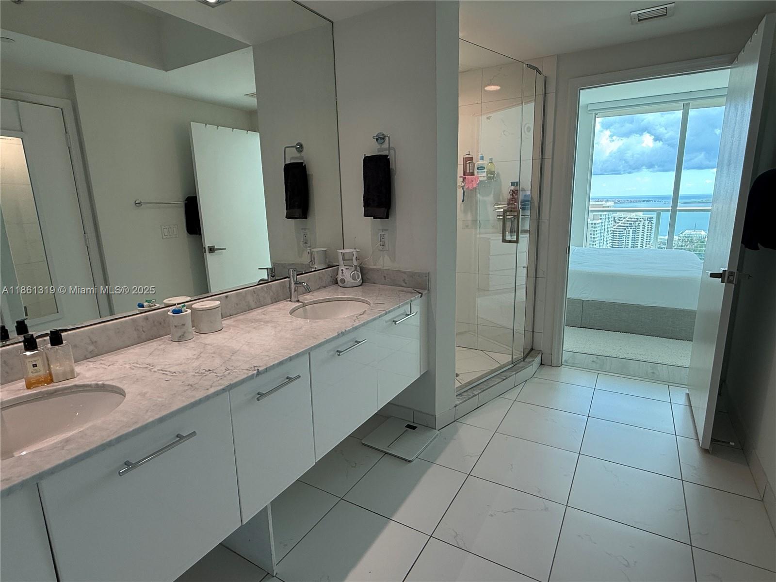 image 500 Brickell East Condo4