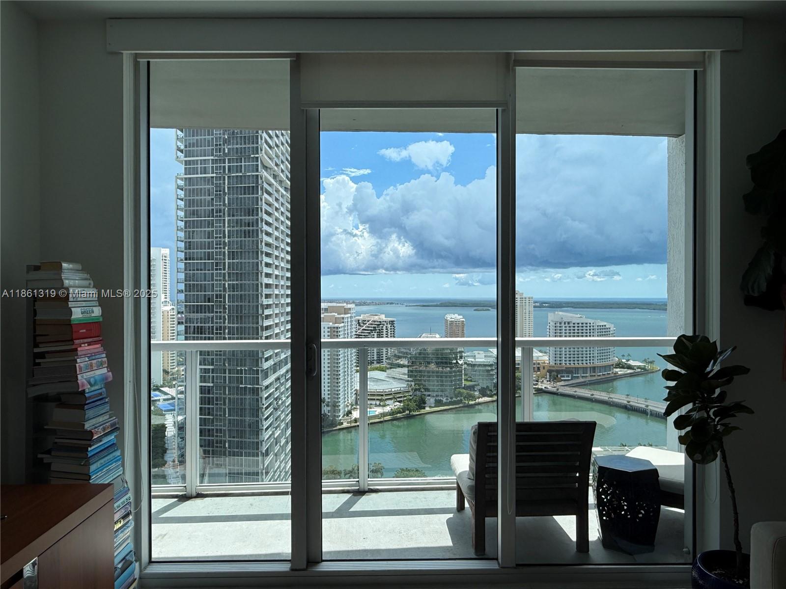 image 500 Brickell East Condo5