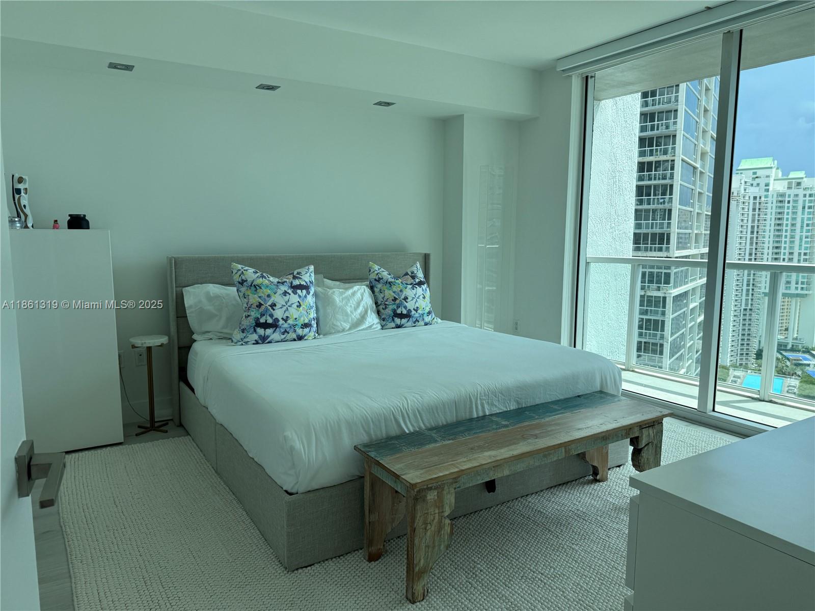 image 500 Brickell East Condo6