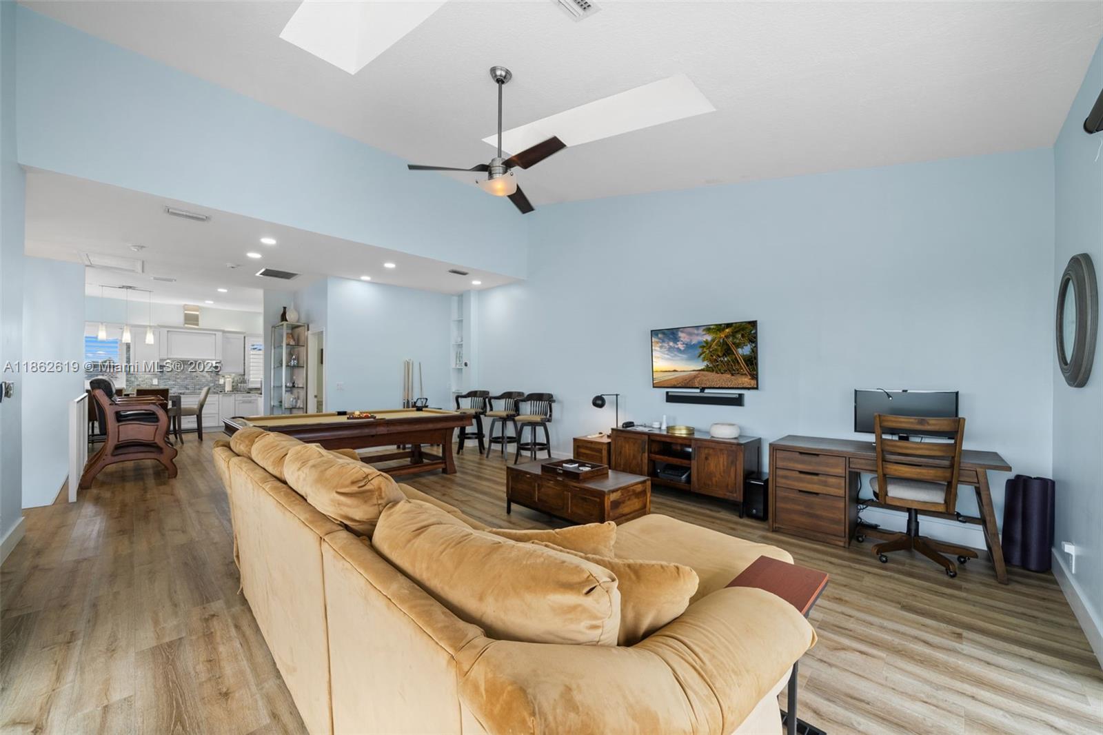 311 N Surf Rd #311 Hollywood, FL 33019